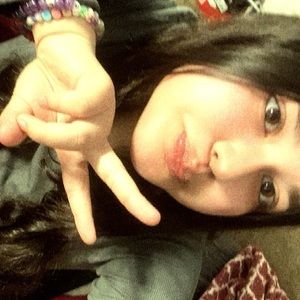 Meet your Posher, Elisa